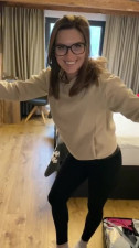 Hot nerdy babe needs to relax in hotel room after long flight