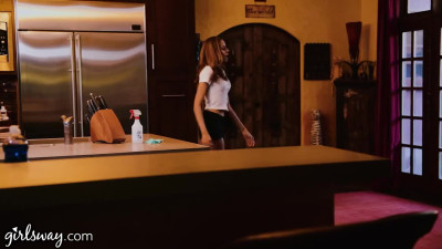 Lipstick lesbians please each-other in Passionate 3some