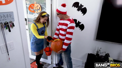 Horny Wolly fucks a naughty yellow Minion