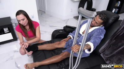 Horny nurse Aidra Fox blows BBC before deep Missionary