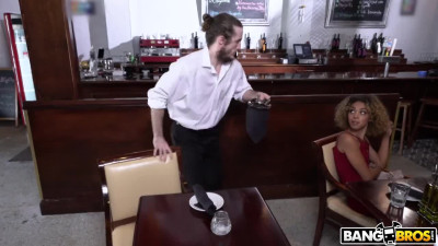 Xianna Hill cheats on her boyfriend with a waiter