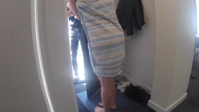 Sex-hungry Divorced Slim Blonde Gal Enjoys the Delivery-guy's Dick In the Hallway