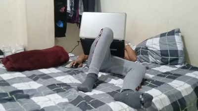 Aroused Fit Bubble-booty Gal Offers Her Step-bro a More Interesting Occupation Than Watching YouTube