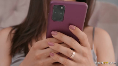 Hottie takes revenge on her cheating boyfriend