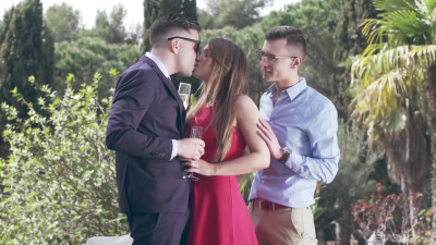 Two guys share kinky hoe who can suck and be double penetrated like a pro