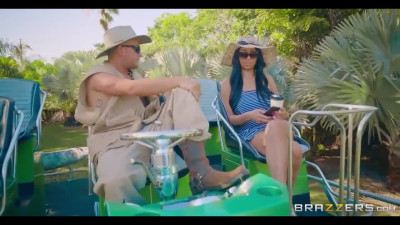Black booty Anaconda Bethany Benz is fucking with a big white snake
