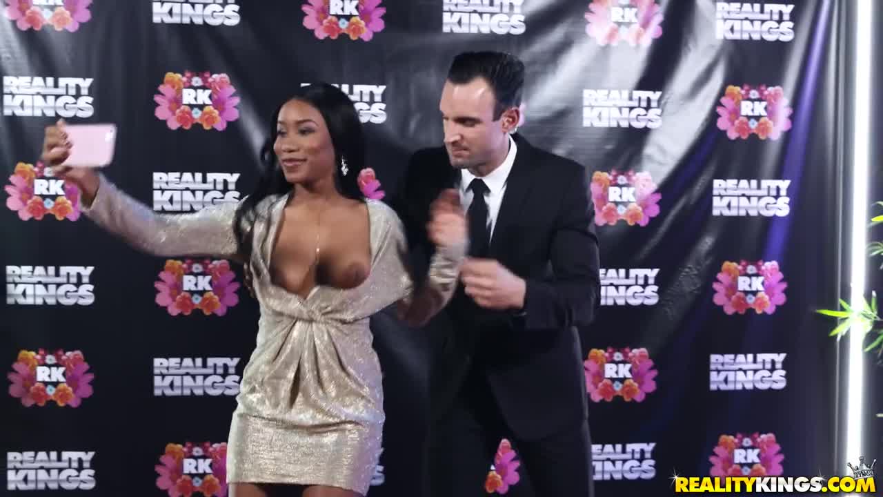 Watch Horny busty ebony Jenna Foxx fuck after red carpet - Round And Brown Full. Duration: 07:57 | ePornBabe.