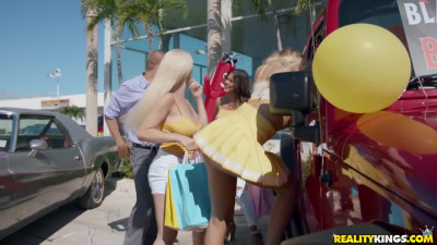 Four slutty girls are fucking one guy in his car