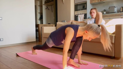Russian doll Eva Elfie sucked cock in POV after sensual Yoga Workout