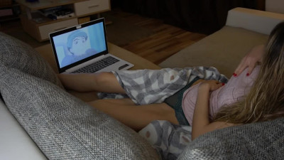 Amateur girl watching hentai and getting horny in a minutes!