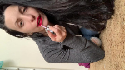 Blaire Michelle made up her sweet lips to get an orgasm