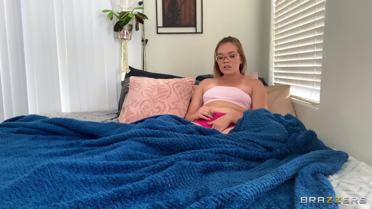 Watch Two hot pawg lesbians have juicy sex on a bed Full. Duration: 07:58 | ePornBabe.