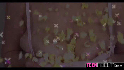 Teen girl w Bubble-butt gets big cock in Doggy and dripping with juice