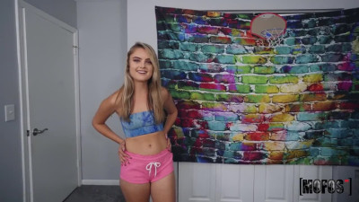 Petite Lexie blows like a real pro - Mofos POV Porn