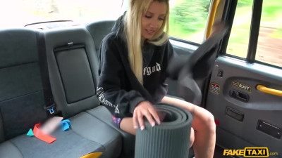 Blonde girl Sophia Grace has juicy sex with cab driver in a car