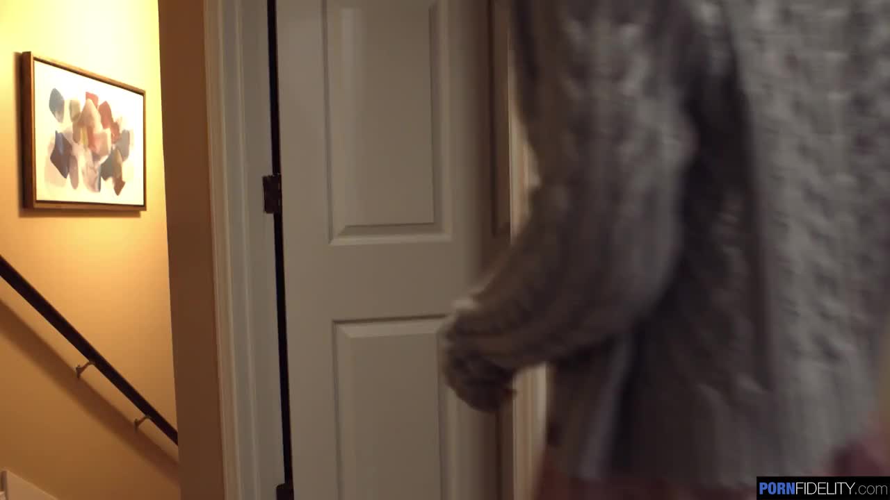 Watch Petite Scarlett Bloom was engaged into primal hard sex Full. Duration: 03:57 | ePornBabe.