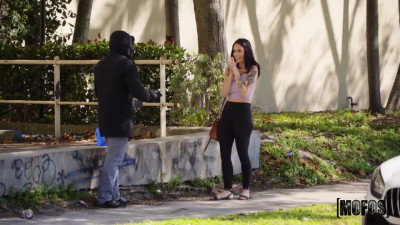 Guy picked-up hot girl w Perfect Round ass and fucked her right in Car
