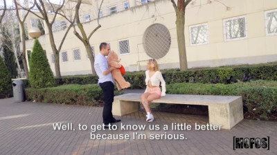 Juicy teen finds a big cock outdoor to suck and get gifts also