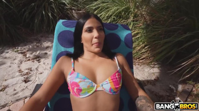 Thick ass Latina loves being fucked on a beach