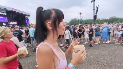 Festival fuckslut talked into taking a creampie in her pussy in a van