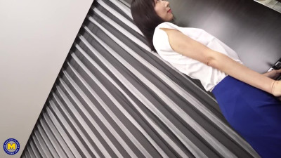 Japanese wifey knows how to handle her lover's cock