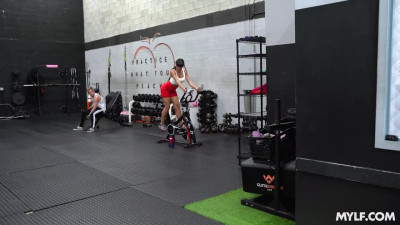 Horny babe Sasha Pearl seduced a boy in gym with her fit as to fuck