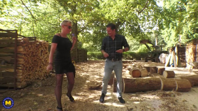 A bitch with shaved temples gets anal fucked in the park.  Milf had anal orgasm.