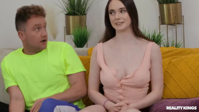 The girl and the milf made the guy happy with vaginal juices.