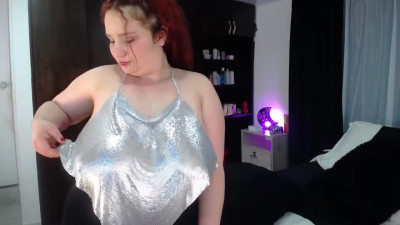 Busty BBW plays with herself