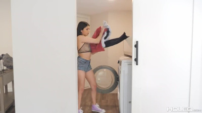 Brunette Penelope Woods was having a plug in her ass this whole time!