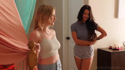 Erotic lesbian fuck with Syren De Mer and Melody Marks