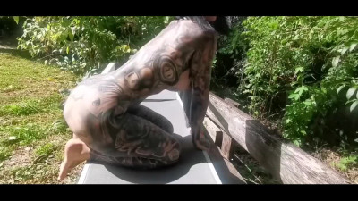 Sunny day masturbation session featuring an inked super-whore