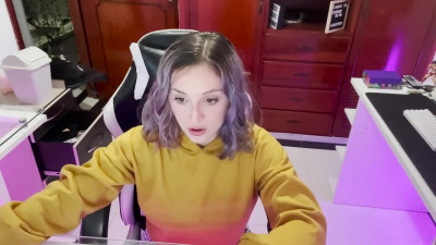 Pretty streamer girl forgot to turn off LIVE and was fucked by her boyfriend
