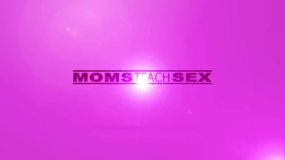 Big titted cougar teaches stepson how to use his tennis racket