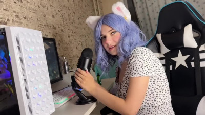 Streamer girl sucks cock and gets her ass filled