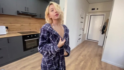 Hottie Lil Karina wants to feel an orgasm after shower
