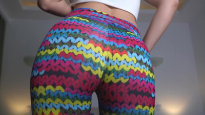 Big-volumed Latina mommy shows her perfect ass on display