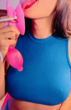 Brazilian uses sex toys on her shaved pussy till squirting orgasm - Solo