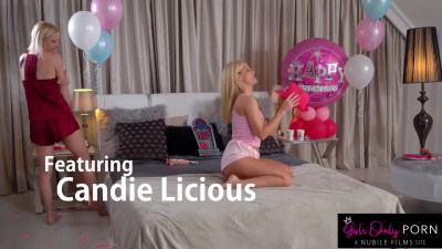 Dashing Fit Blonde Cuties Toy And Lick Each Other's Pussies In Gonzo Threesome