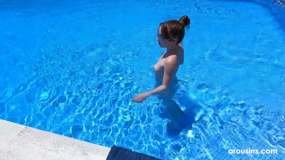 Slim Kate Quinn want to get dirty in the pool - Arousins