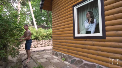 Rich businesswoman fucked by the gardener - Amateur Porn