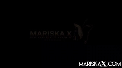 Kinky Mariska X rocks BBC even outdoors