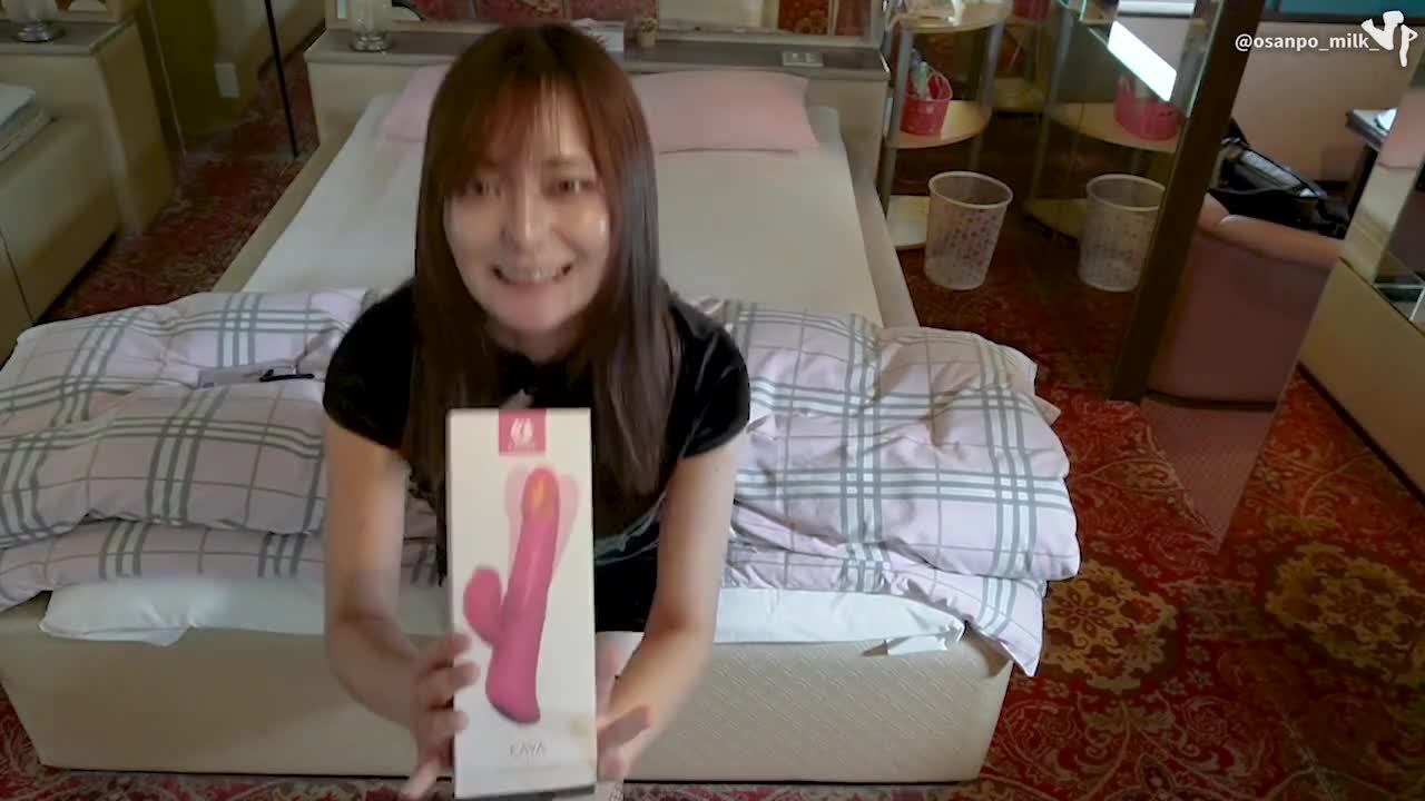 Watch Beautiful Chinese girl plays with a big dildo on her king size bed Full. Duration: 21:01 | ePornBabe.