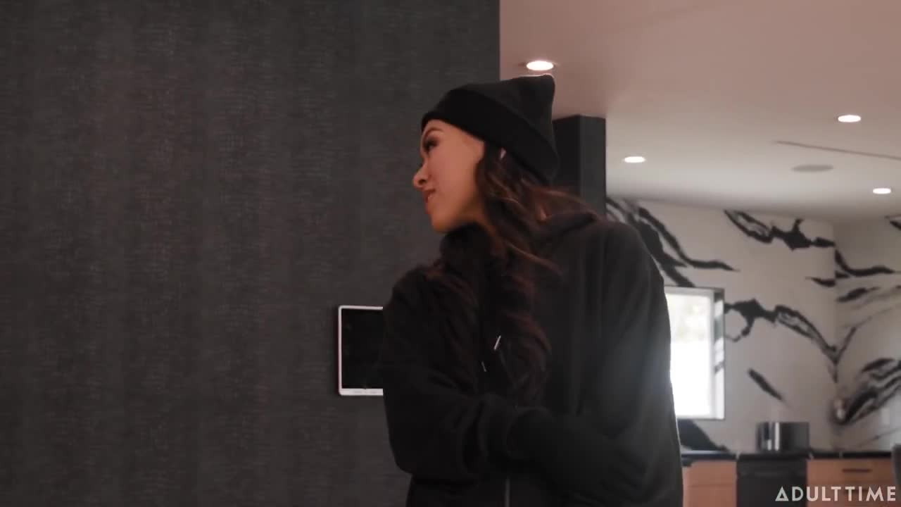 Watch A couple of thiefs finds a strapon and decides to play Full. Duration: 07:00 | ePornBabe.