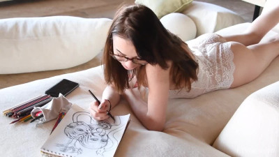 Artistic girl uses her pencils to stretch tight pie - Solo FTV Girls