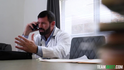 Doctor stepdad has special check-up with appetizing blonde Maxie Mellow