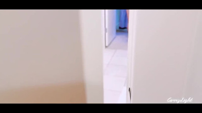 Fit stepmom uses her hands to make me cum - Amateur POV